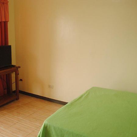 Jessar Apartelle Hotel Tagaytay City Exterior foto