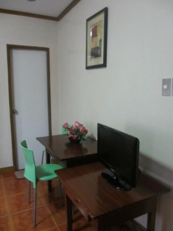 Jessar Apartelle Hotel Tagaytay City Exterior foto