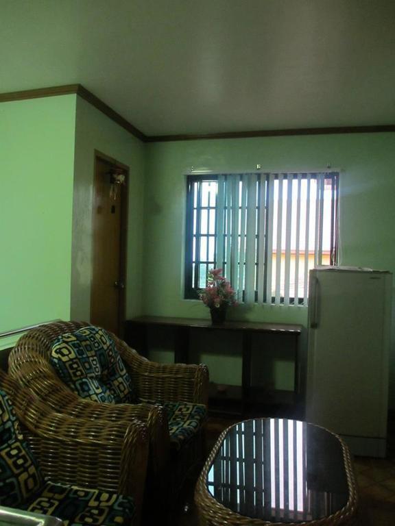 Jessar Apartelle Hotel Tagaytay City Exterior foto