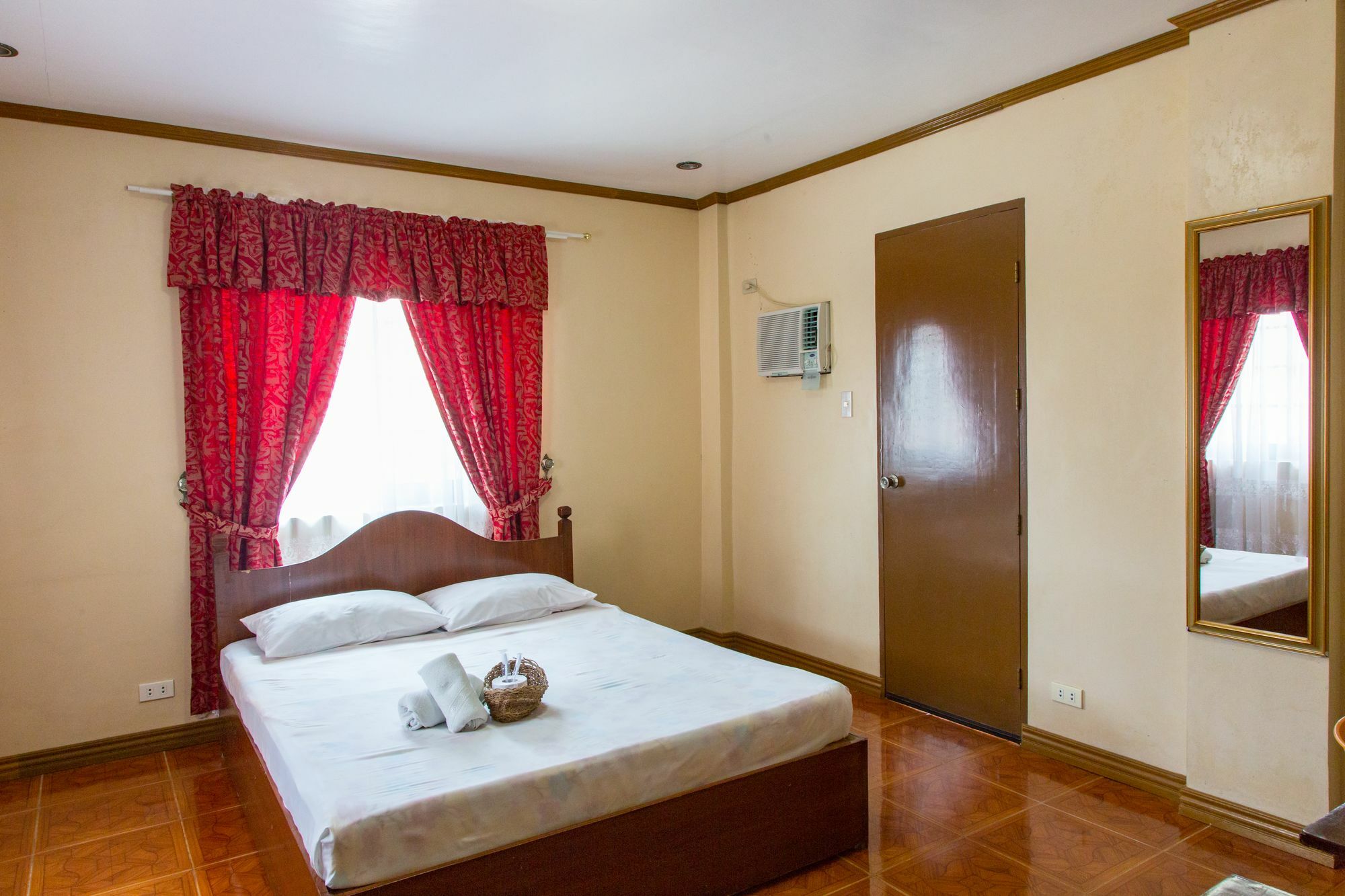 Jessar Apartelle Hotel Tagaytay City Exterior foto